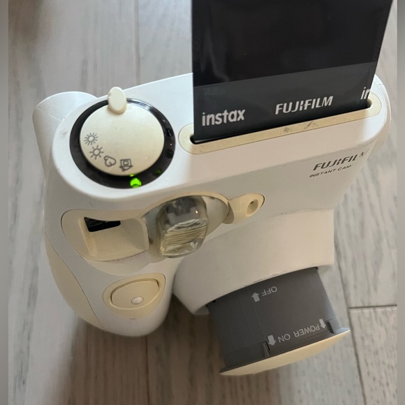 Fujifilm INSTAX Mini 7S instant camera with Mickey Mouse Camera bag (OEM) - Picture 7 of 10